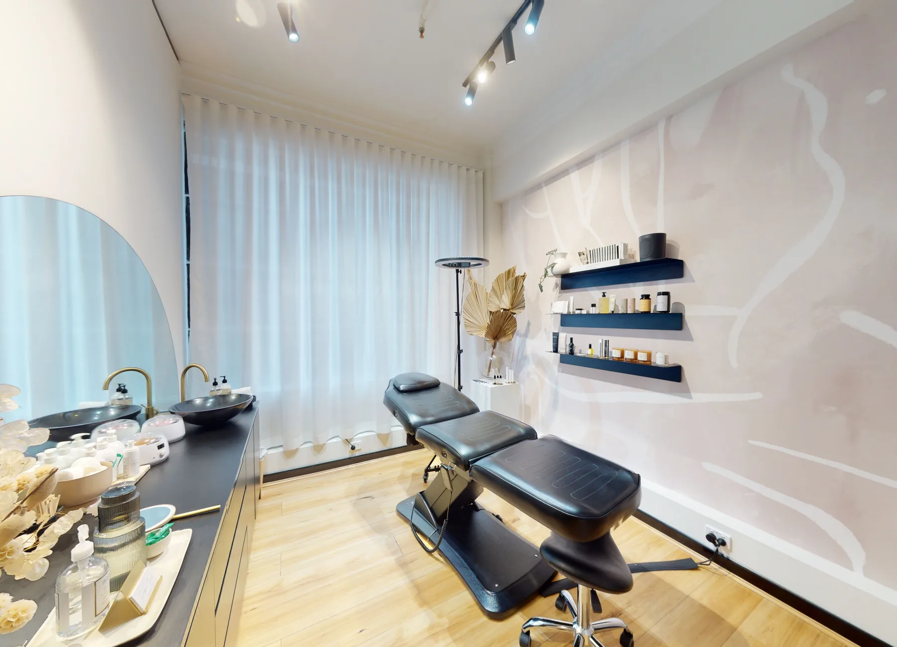 Beauty treatment room available through Wellshare