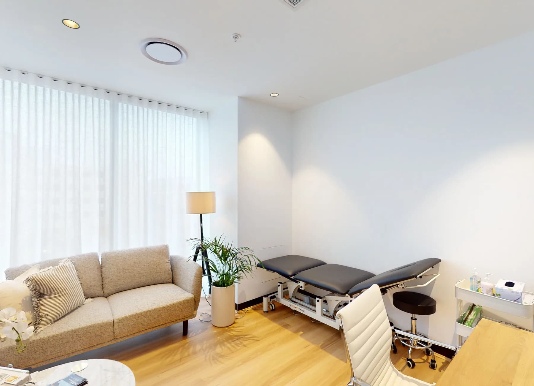 Treatment room suitable for allied health practitioners