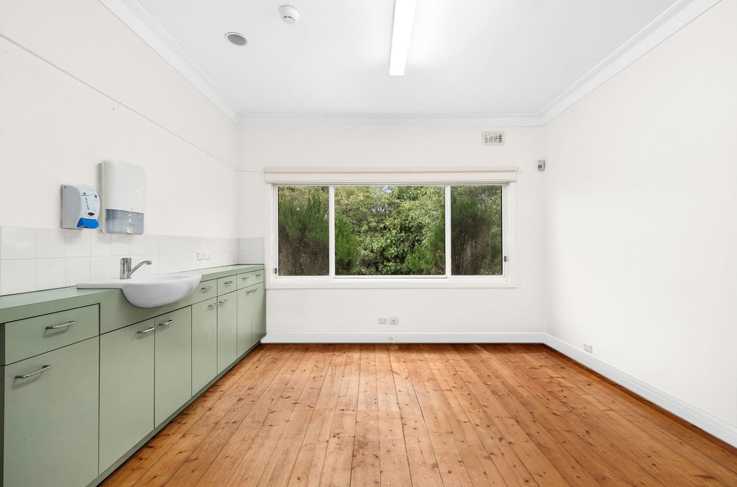 Room search in Oakleigh South